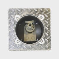 Deckel geöffnet, Steckdose im Gehäuse